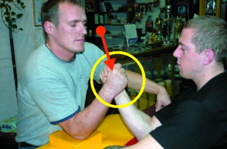 Technika walki górą z wykorzystaniem mięśni grzbietu. # Siłowanie na ręce # Armwrestling # Armpower.net