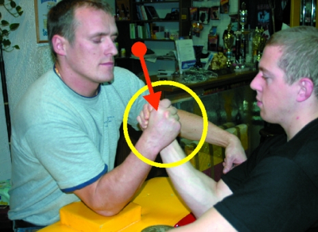 Technika walki górą z wykorzystaniem mięśni grzbietu. # Siłowanie na ręce # Armwrestling # Armpower.net